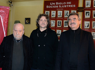 El ministro de Defensa entregó las listas negras de la dictadura