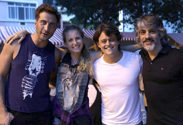 Luciano y Pablo son los únicos dos argentinos dentro del elenco. Albergaria, quien ya tiene documentales y series de televisión en su haber, debuta en la pantalla grande con esta ficción.